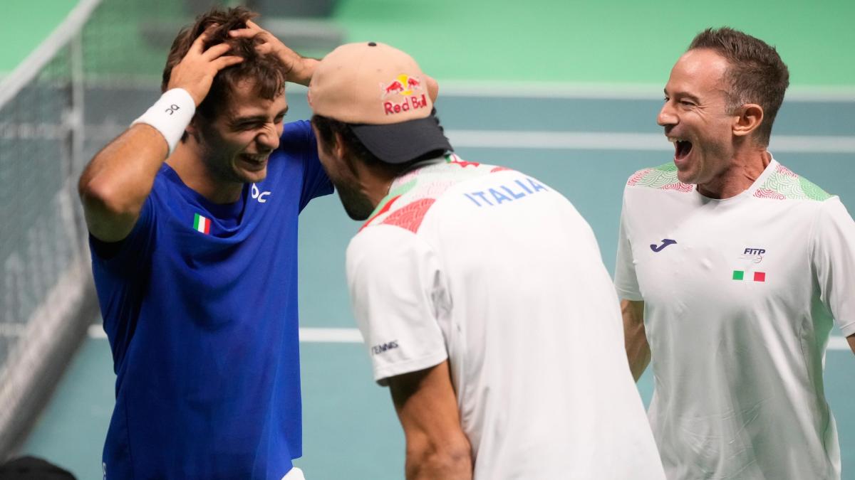 Tennis mania tricolore: il Tg1 slitta per la Davis, l’epica di Cobolli cambia i programmi