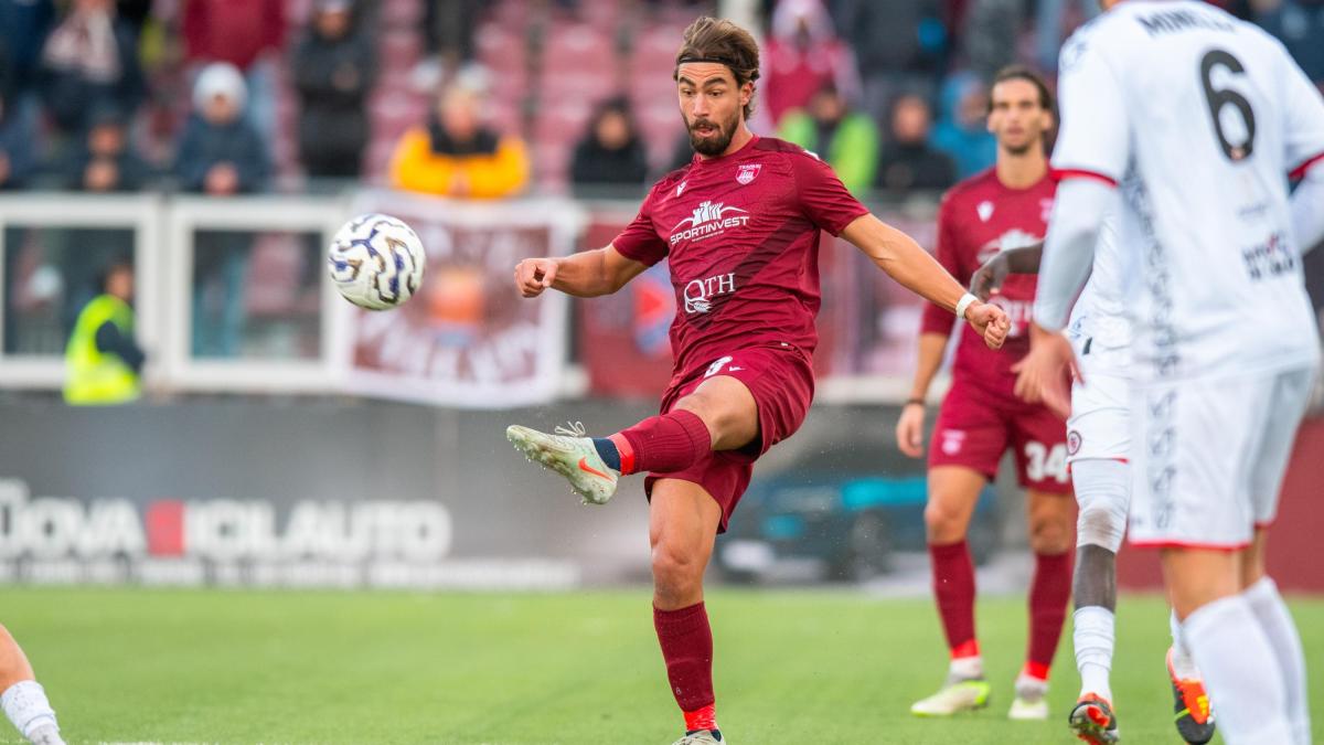 la pro vercelli vince con l alcione super carpi in dieci il trapani stende il foggia