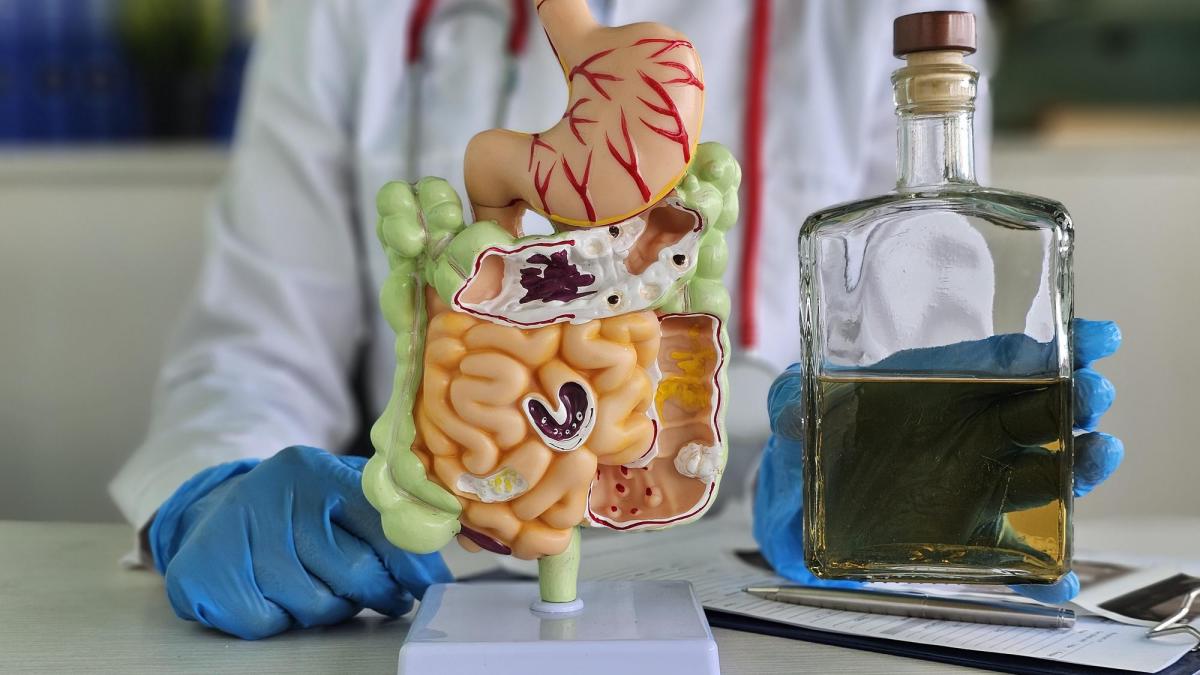 Disturbi intestinali: quali alcolici fanno più male e quali può bere chi ne soffre