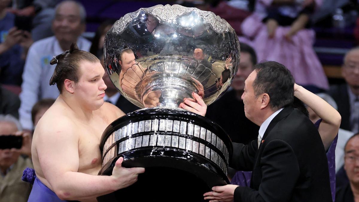 Dalla guerra al dohyo: chi è il primo lottatore ucraino a vincere un torneo di sumo in Giappone