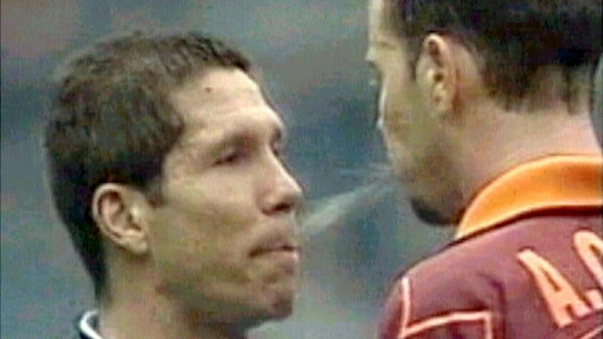 Zago: "Lo sputo a Simeone? Mi pento, non mi appartiene. Totti parlava nel sonno, diceva 