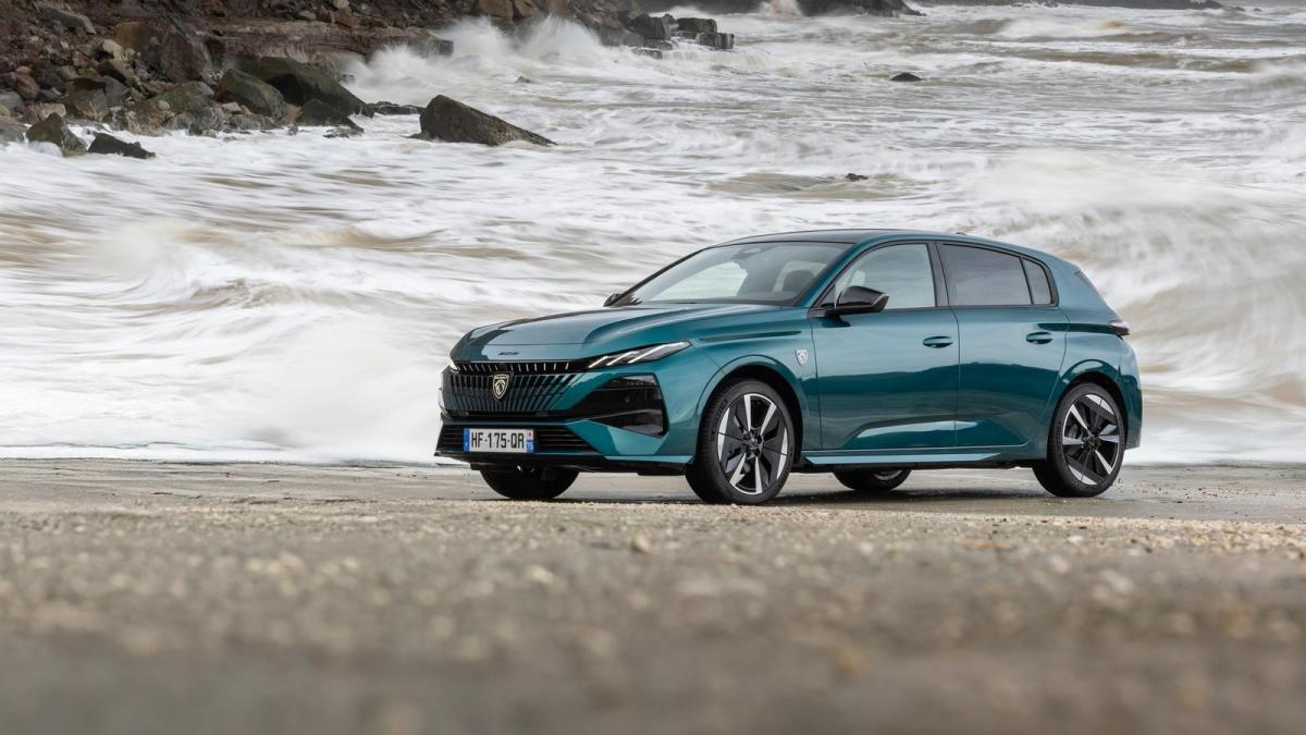 Peugeot 308 restyling: più autonomia elettrica e ritorno del diesel