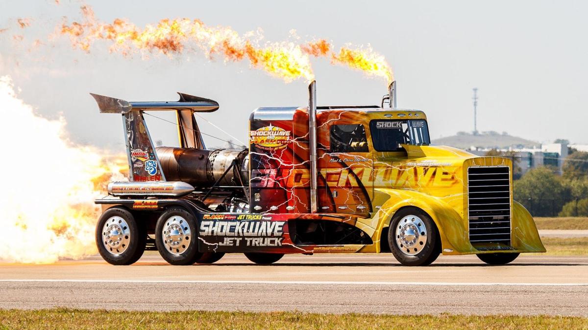 Camion da record: il più grande, il più veloce, il più costoso, il più pesante