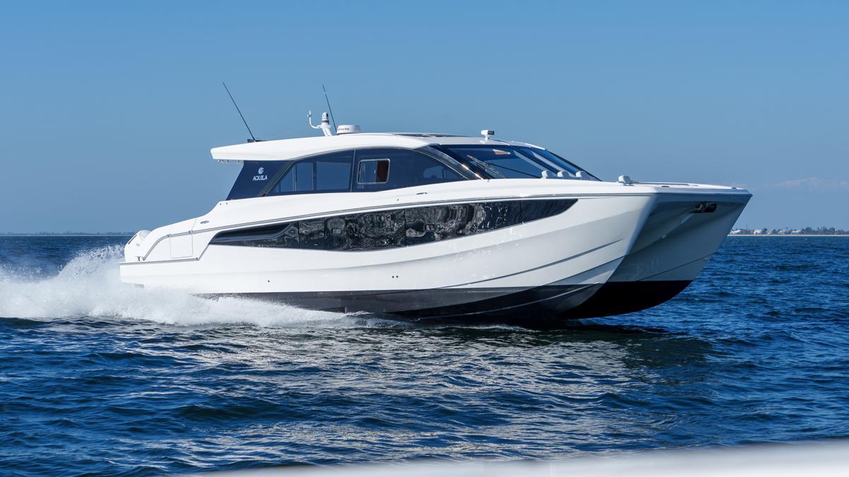 Aquila 46 Coupé, il catamarano da crociera che "vola" su un foil