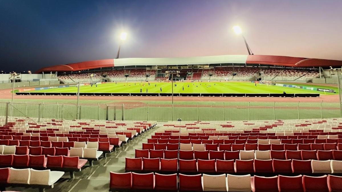 "Ma lei che ci fa qui?": Bahrain, dove il pallone rotola per pochi intimi