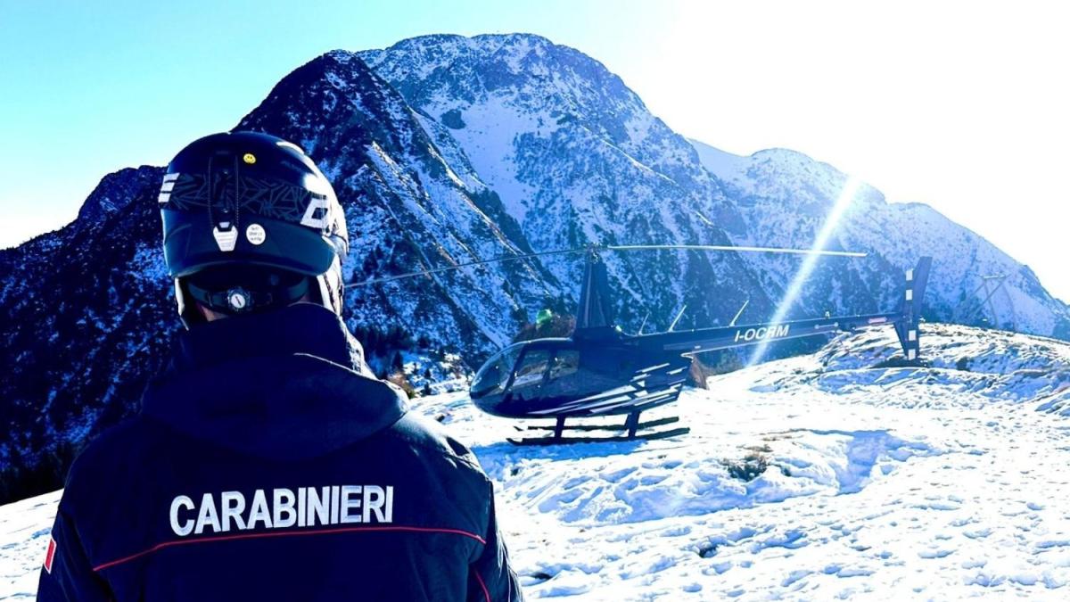 Giorgio Oliva atterra un'altra volta sulle piste in elicottero: "Ho fretta, devo sciare"