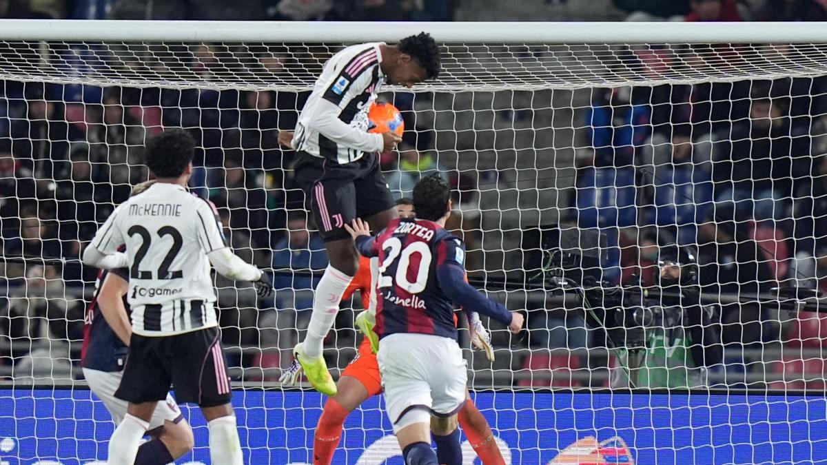 LIVE Bologna-Juve 0-1: Bernardeschi ci prova dal limite, Di Gregorio c'è