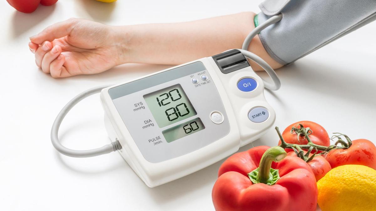 Cosa mangiare e cosa evitare se hai la pressione alta