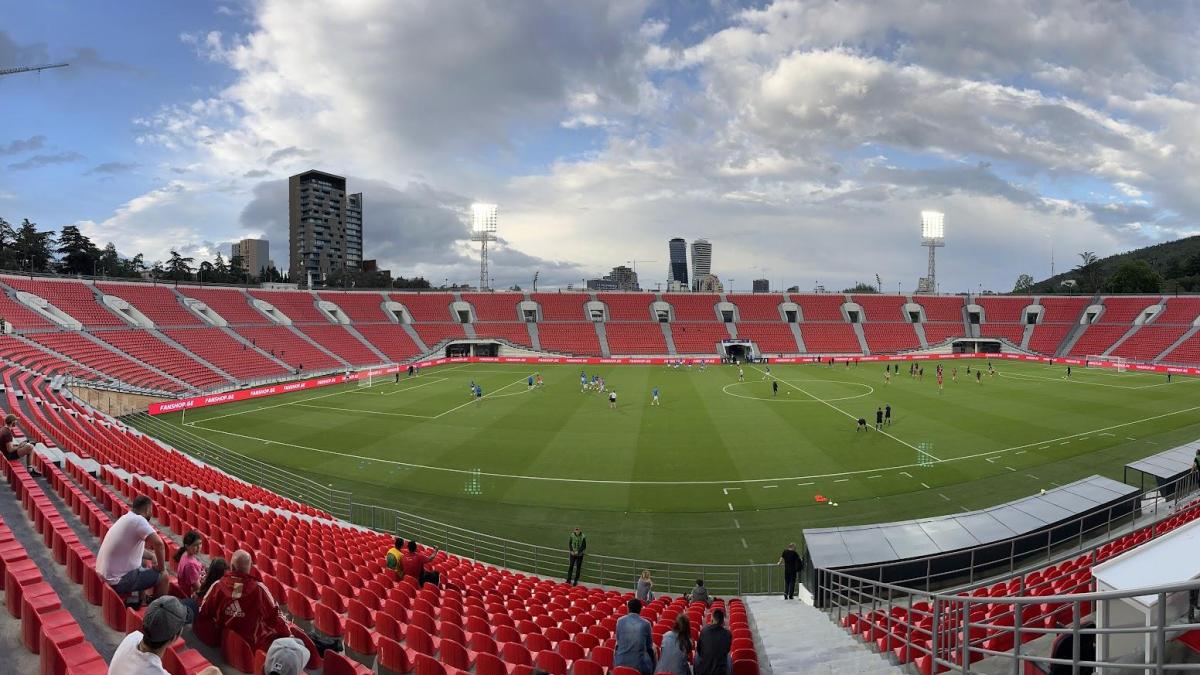 Tredici ultras, tre bambini, i viaggi col Bolt e l'ombra di Kvara e Kaladze: così si gioca a Tbilisi