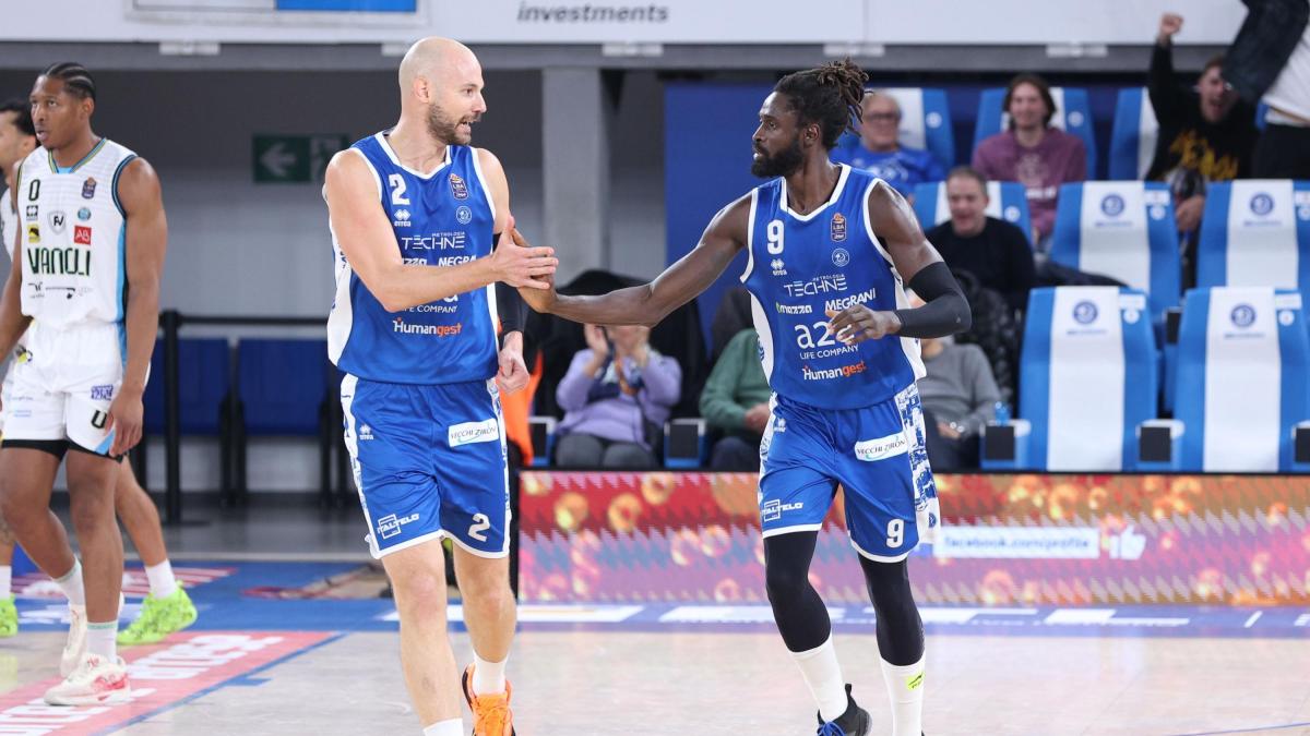 Bianchini: "Continuità e basket vecchia scuola: i segreti dietro al primato di Brescia"