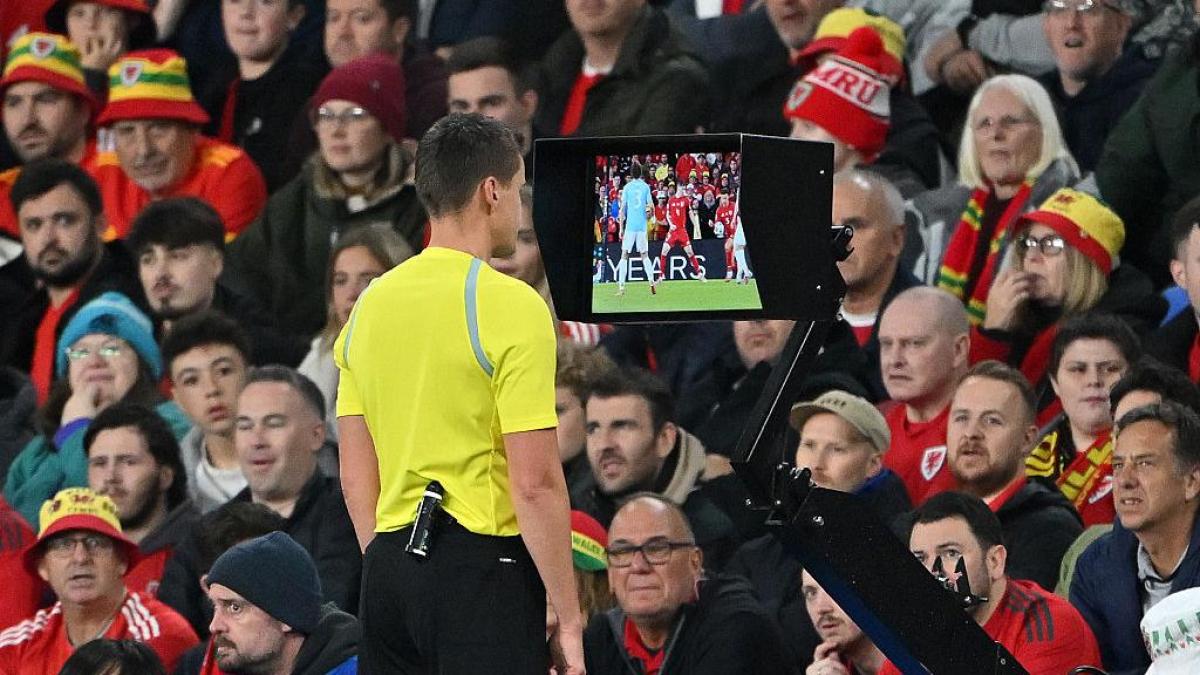 Nel 2026 le nuove regole? Dalla svolta sul fuorigioco al Var sul secondo giallo: tutte le novità