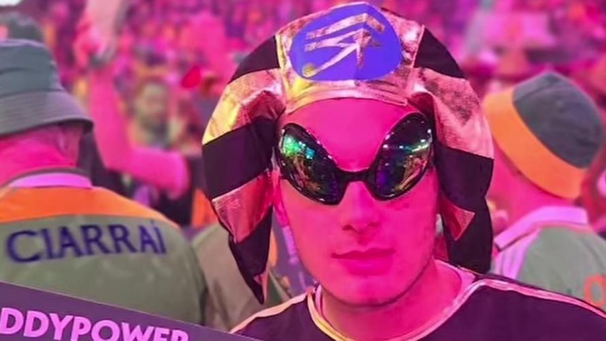 Mondiale Freccette, tra tradizione, atmosfera, cori, gran seguito in tv, e... Tortu