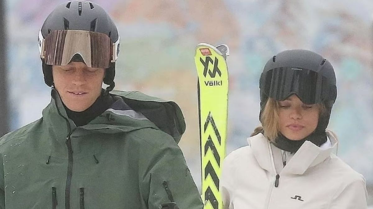 Sinner, ecco le foto delle vacanze sulle piste da sci con la fidanzata Laila