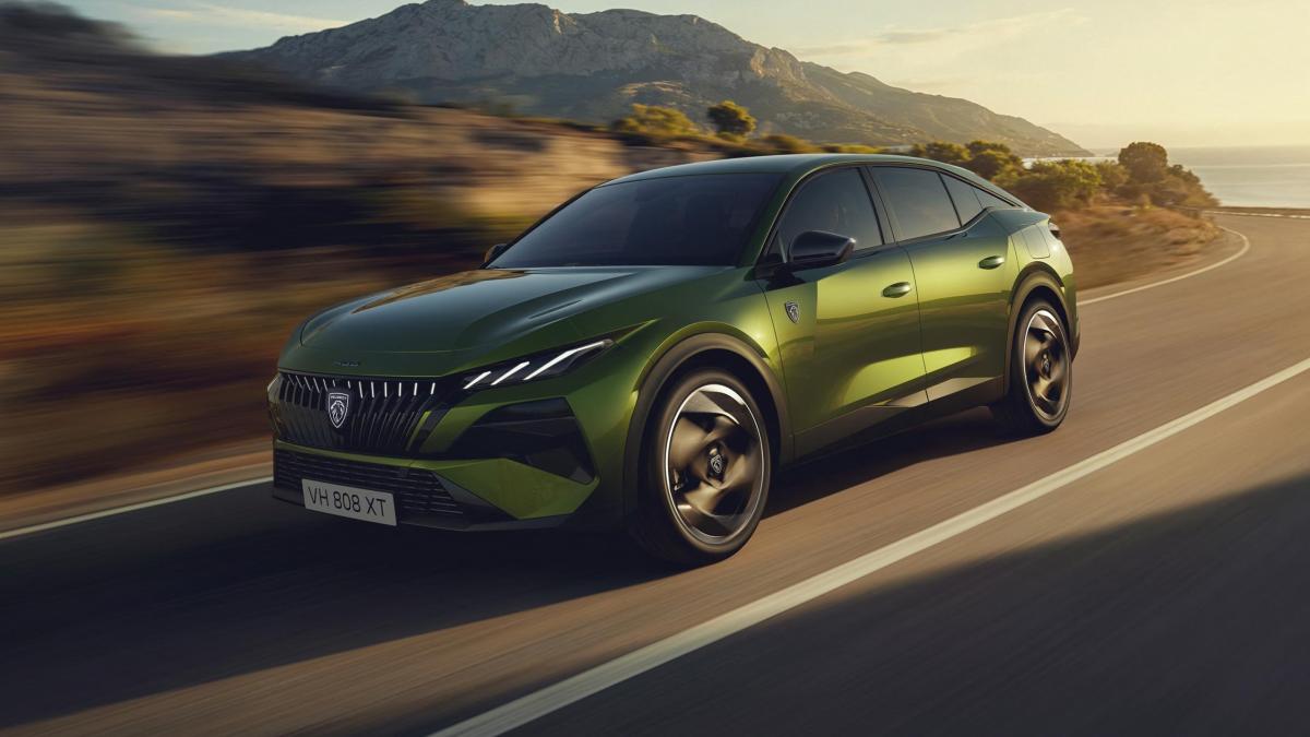 peugeot 408 come cambia con il restyling estetica interni e motori