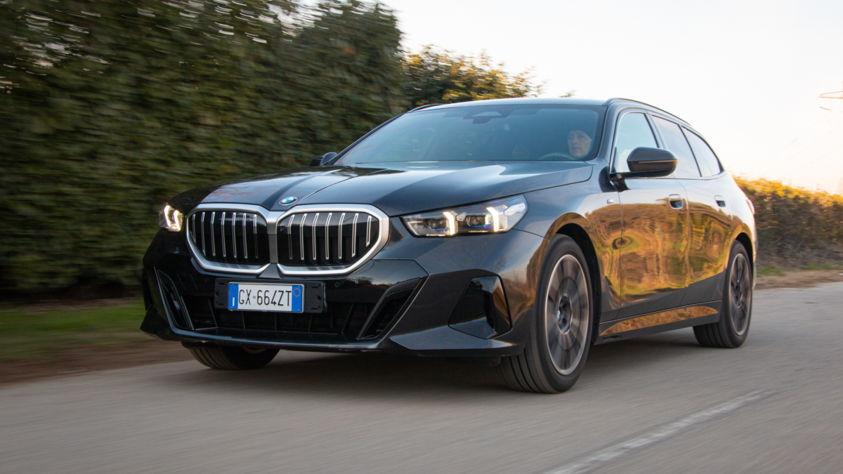 bmw serie 5 520d touring prova e consumi della station wagon da viaggio