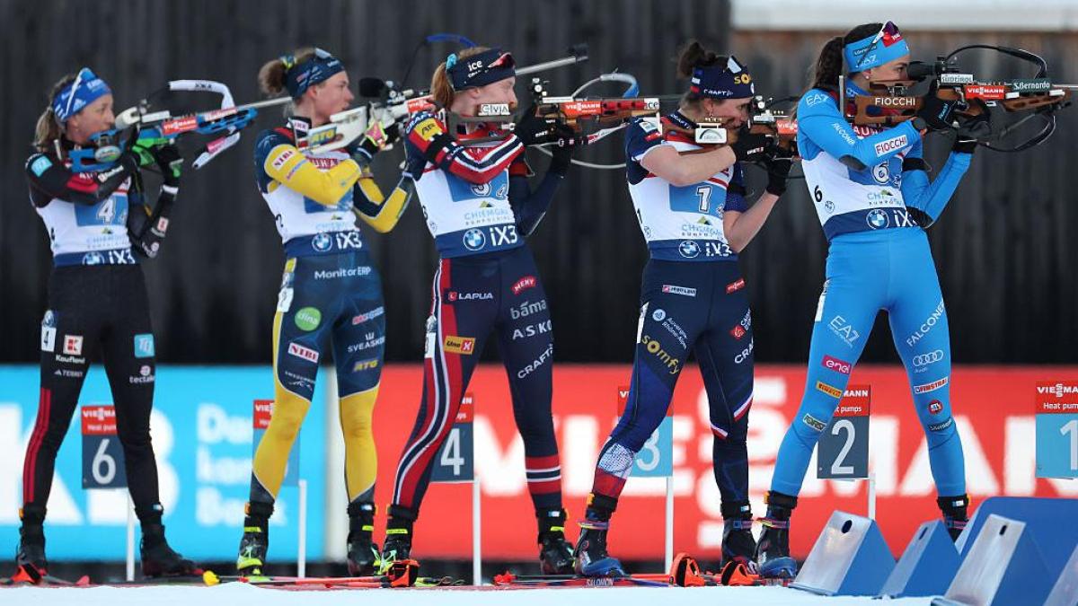 Staffetta femminile: Italia seconda in volata, vince la Norvegia. Wierer chiude in bellezza