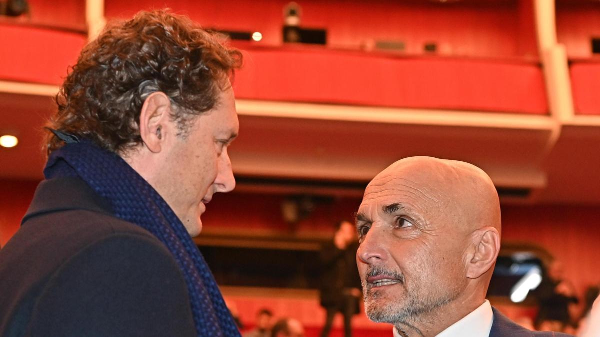 elkann spalletti abbraccio e sorrisi alla serata per vialli il feeling 232 totale