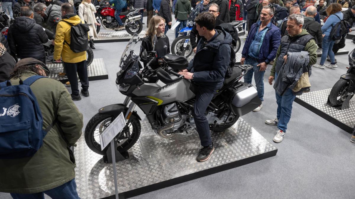 Moto Guzzi Stelvio o Aprilia Tuono 457, viaggio e divertimento