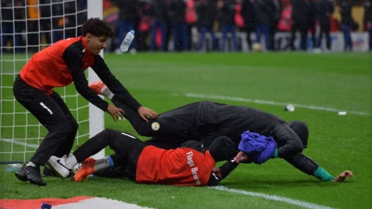 il calcio 232 anche questione di asciugamani prima la coppa d africa ora la polemica di dyche