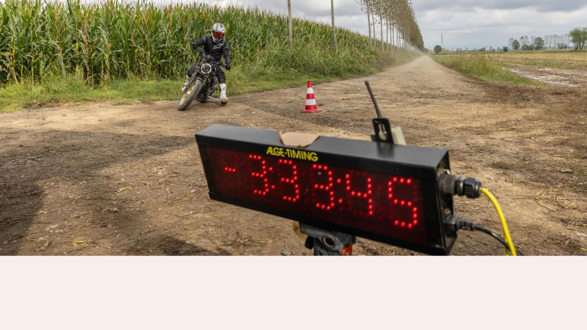 per i 100 anni di ducati il primo tributo 232 un guinness record con la scrambler