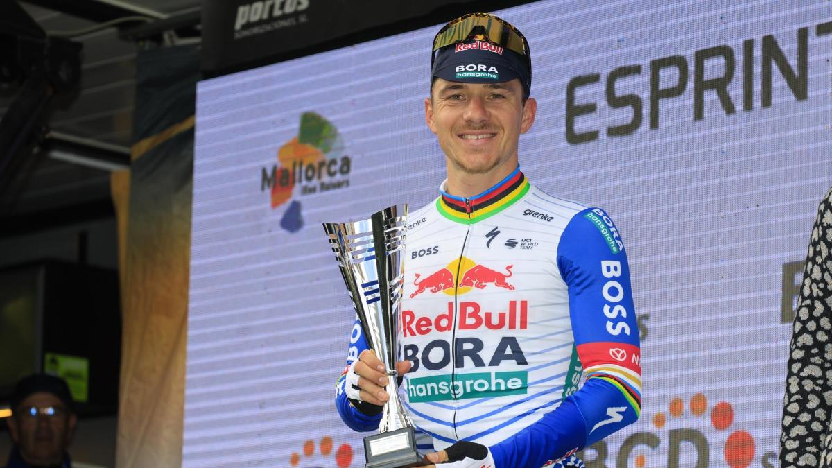 Evenepoel, messaggio a Pogacar: 49 km di fuga solitaria a Maiorca. "Vincere così dà morale"