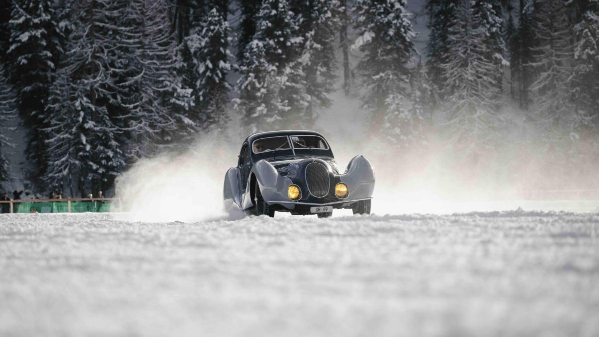 una talbot lago del 1937 trionfa sul ghiaccio