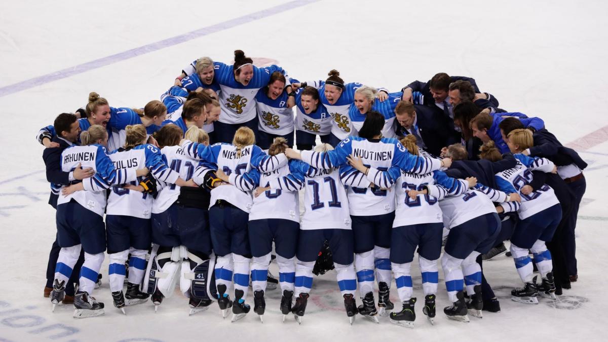 Vomito e dissenteria, 4 atlete ko: la Finlandia femminile di hockey in emergenza