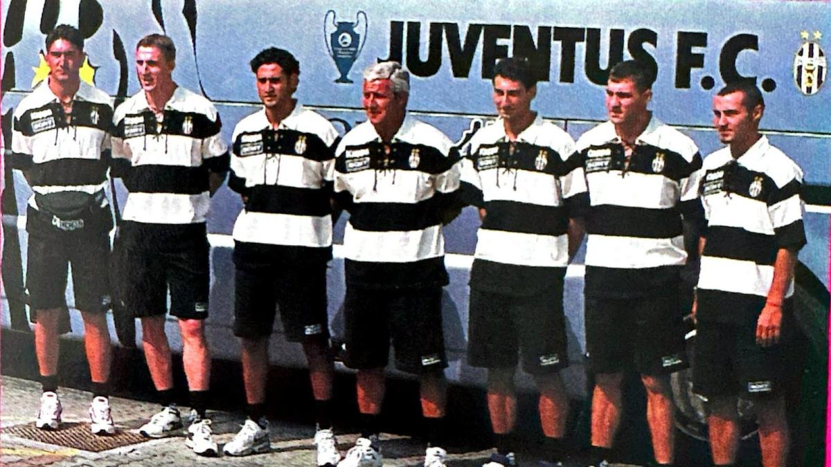 juve le strisce orizzontali della quarta maglia dividono i tifosi ma c 232 un precedente storico