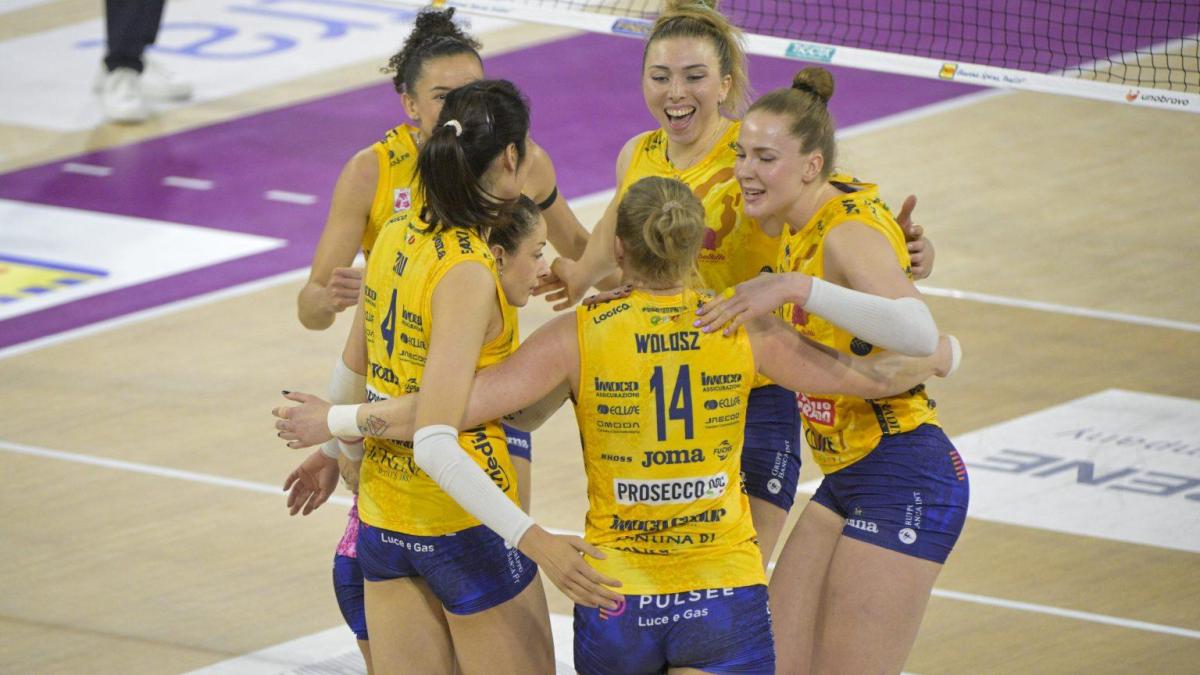 Conegliano si impone su Scandicci e prende il largo. Novara supera Milano al tiebreak