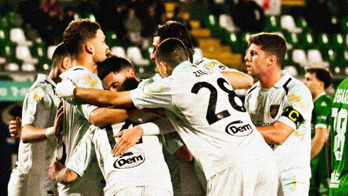 Frosinone, tris ad Avellino e Monza scavalcato: è secondo. L'Empoli va ko in casa e ora rischia