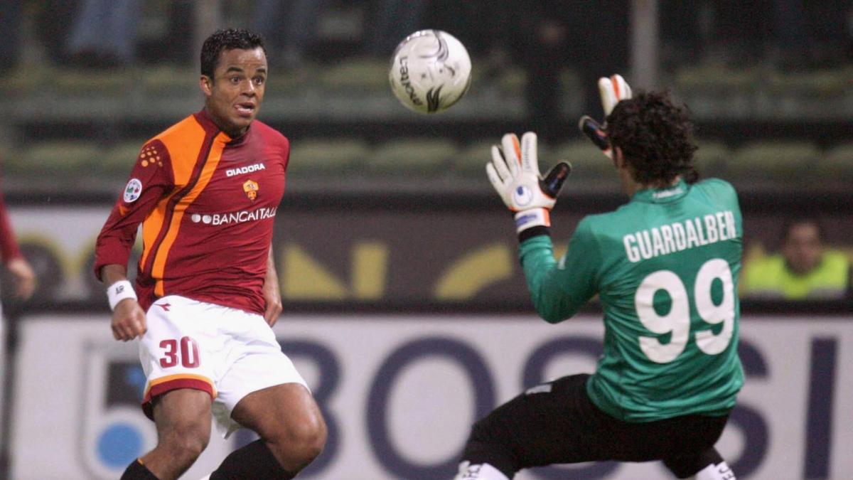 Guardalben: "Rischiai la paralisi e soffrii di depressione. Buffon si impose per farmi giocare"