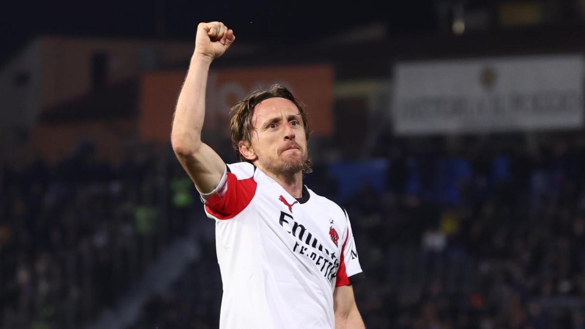 milan la corsa scudetto passa dal como guida modric leao cerca il rilancio dal 1 da Gazzetta.it milan la corsa scudetto passa dal como guida modric leao cerca il rilancio dal 1