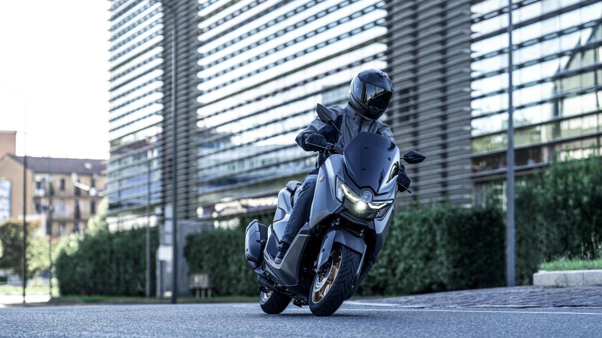 yamaha nmax 155 tech max domina la citt224 con la nuova yecvt da Gazzetta.it yamaha nmax 155 tech max domina la citt224 con la nuova yecvt