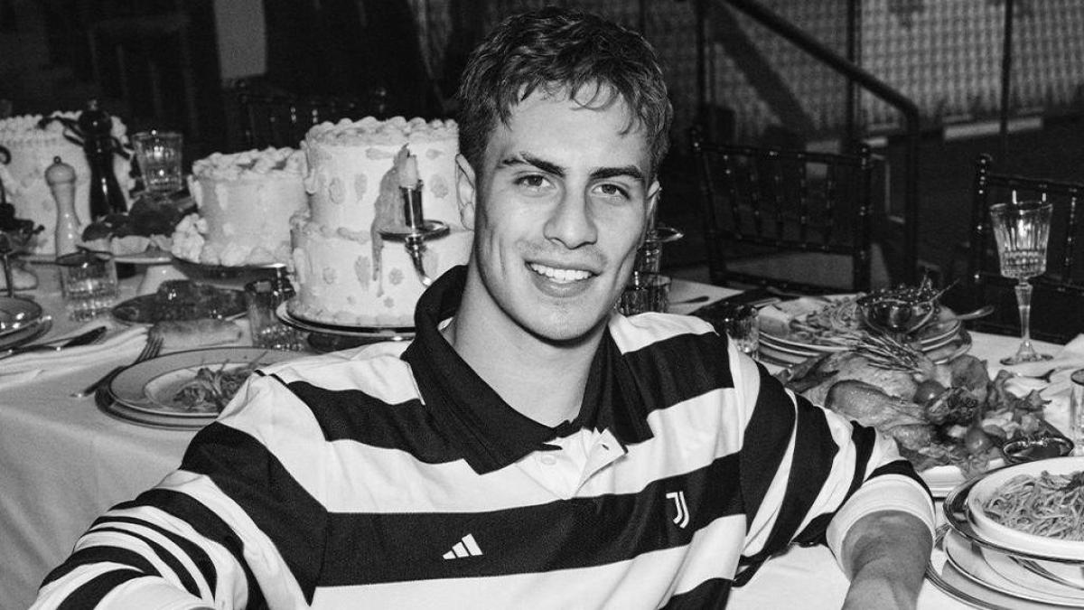 strisce orizzontali e numeri rossi  juve ecco la quarta maglia che divide gi224 i tifosi