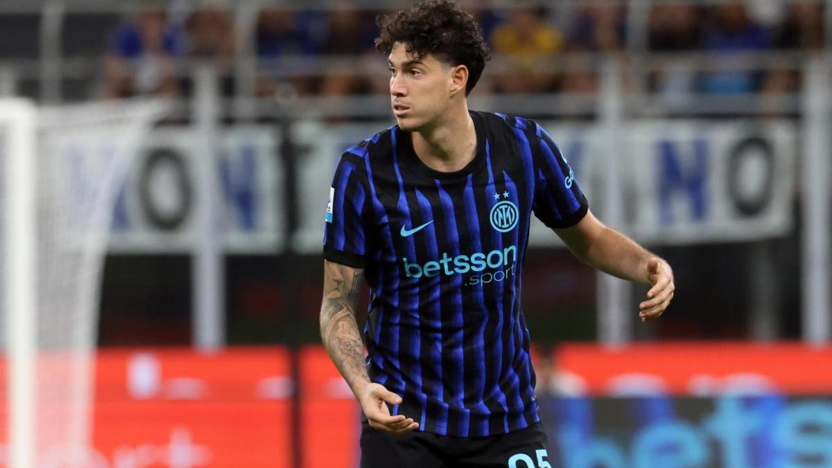 Bastoni paga ancora Inter Juve: tutta Lecce lo fischia appena tocca palla