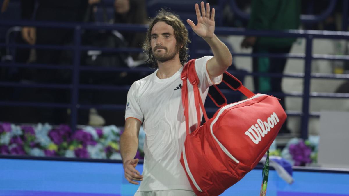Tsitsipas, storia di un crollo: crisi tecnica, team nel caos e classifica in picchiata
