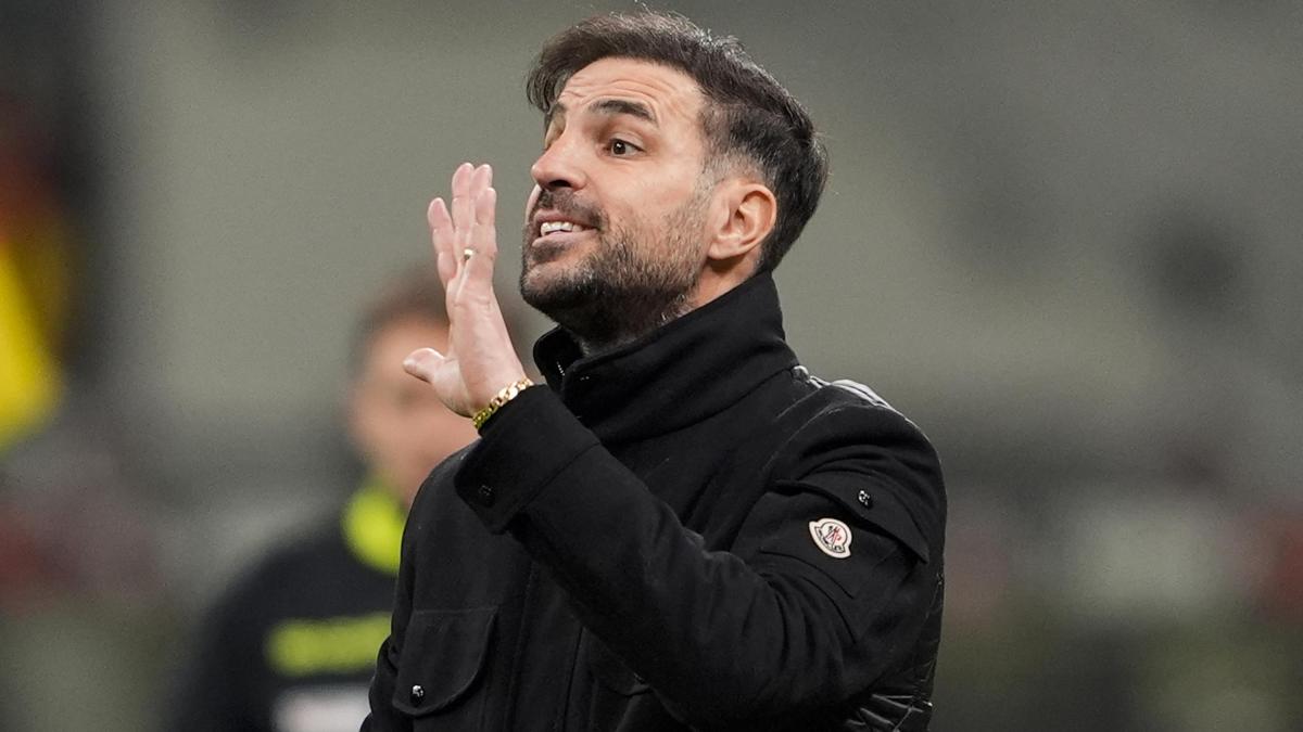 Como, i convocati per la Roma: Fabregas recupera Perrone e Diao