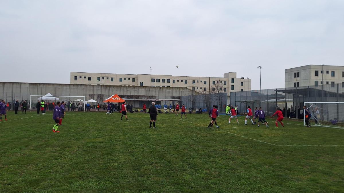 La mini Olimpiade al carcere di Bollate: gli atleti? Detenuti, magistrati e polizia penitenziaria