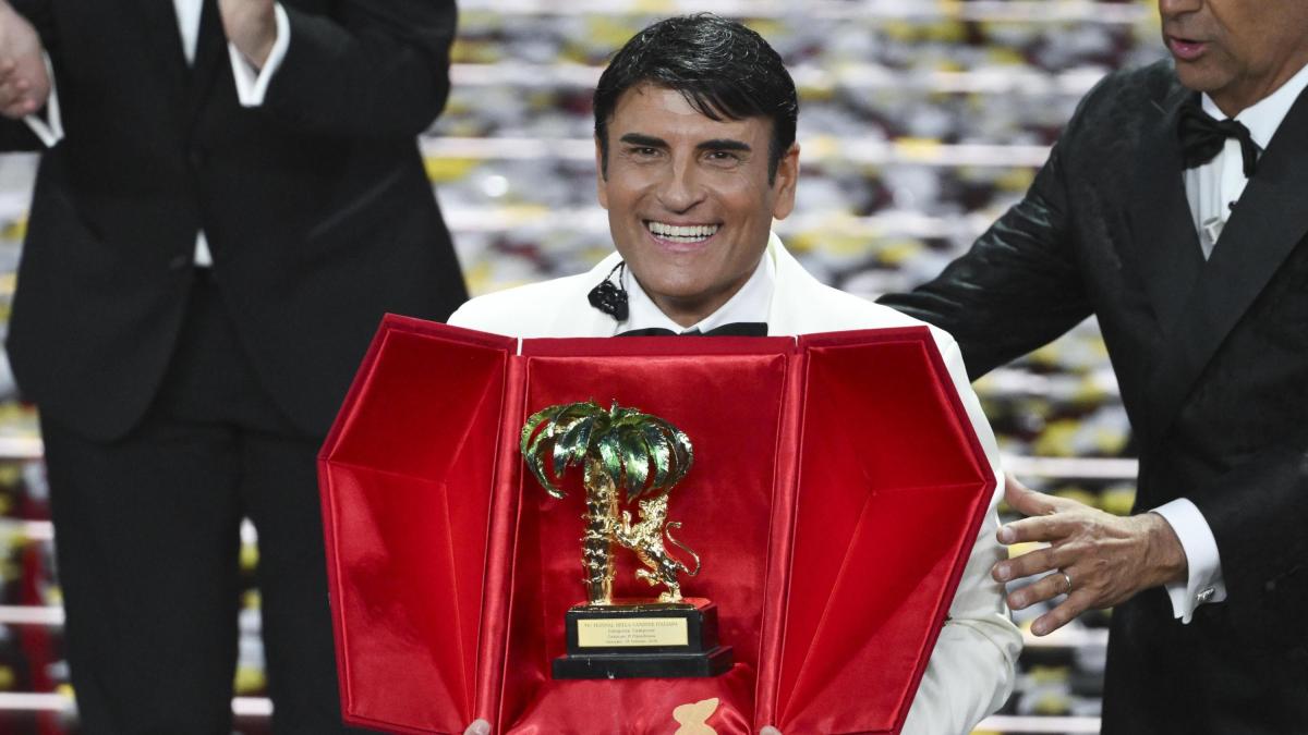 Sal Da Vinci rinvia i festeggiamenti a Napoli: il pensiero per il piccolo Domenico