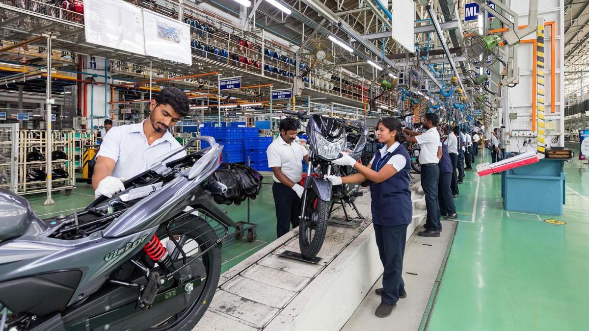 india forte con le auto gigante con le moto le differenze con la cina