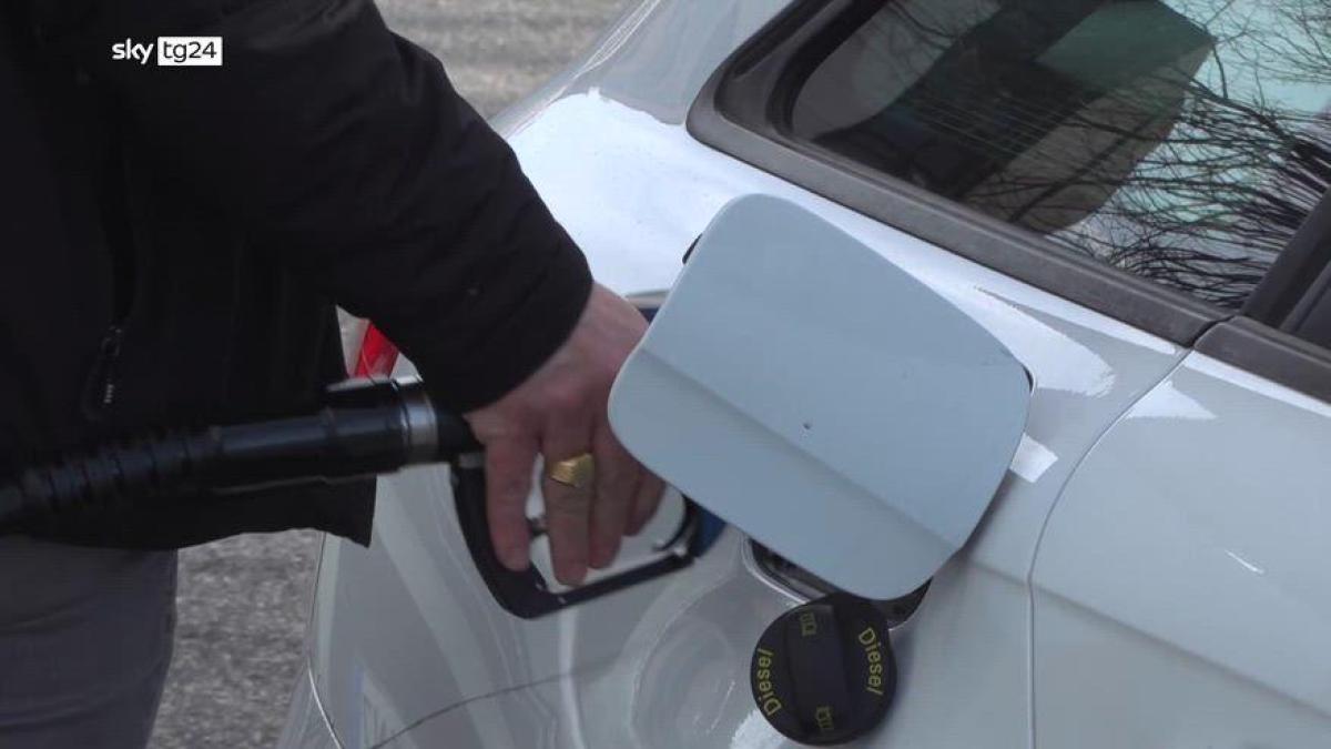 Prezzo diesel pesa su camion e professionisti della strada. "Intervenga la Ue"