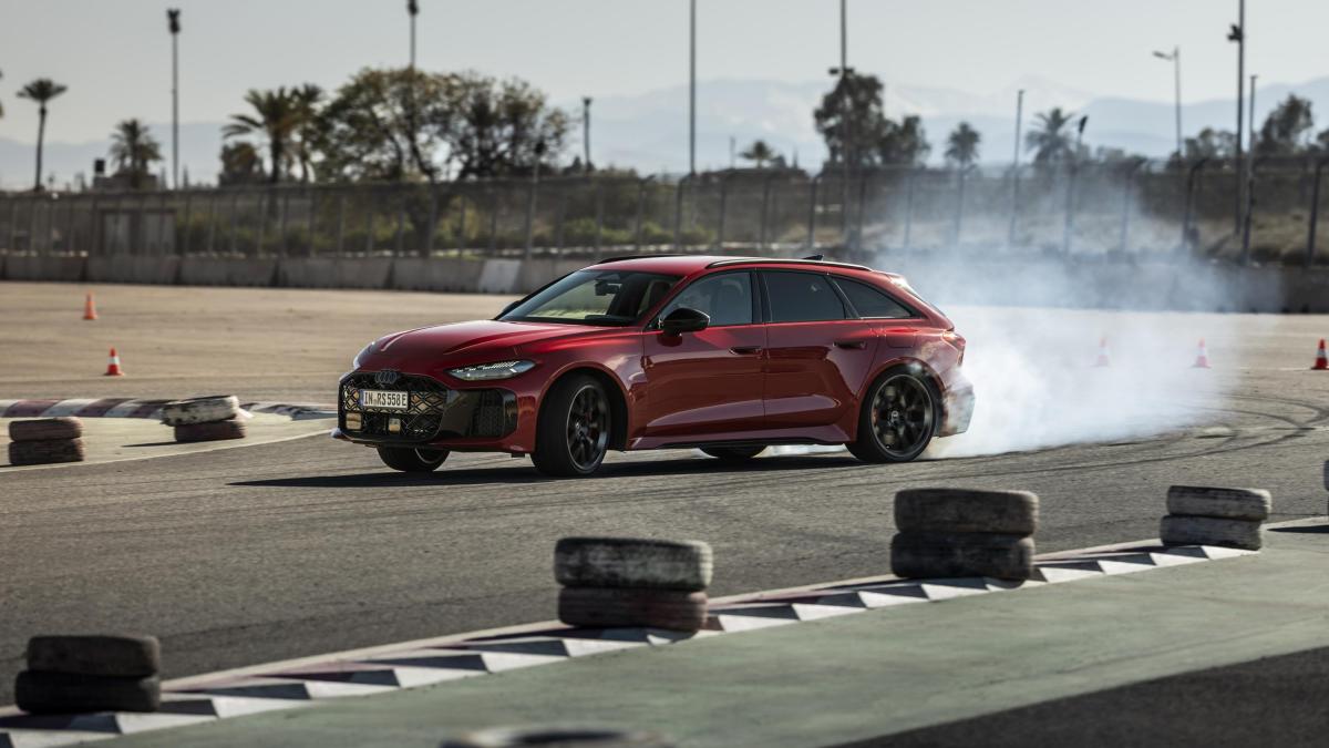 audi rs 5 e rs 5 avant alla guida delle gt che fanno paura alle supercar da Gazzetta.it audi rs 5 e rs 5 avant alla guida delle gt che fanno paura alle supercar