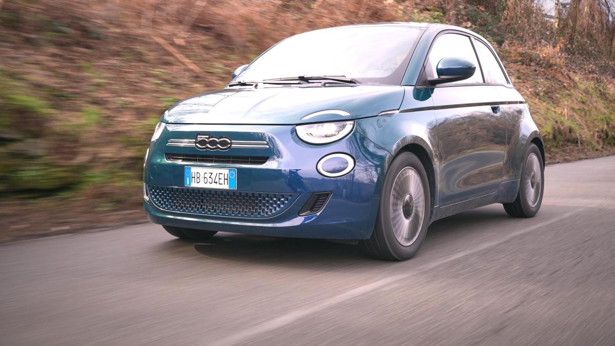 fiat 500 ibrida come va e quanto consuma nell uso quotidiano