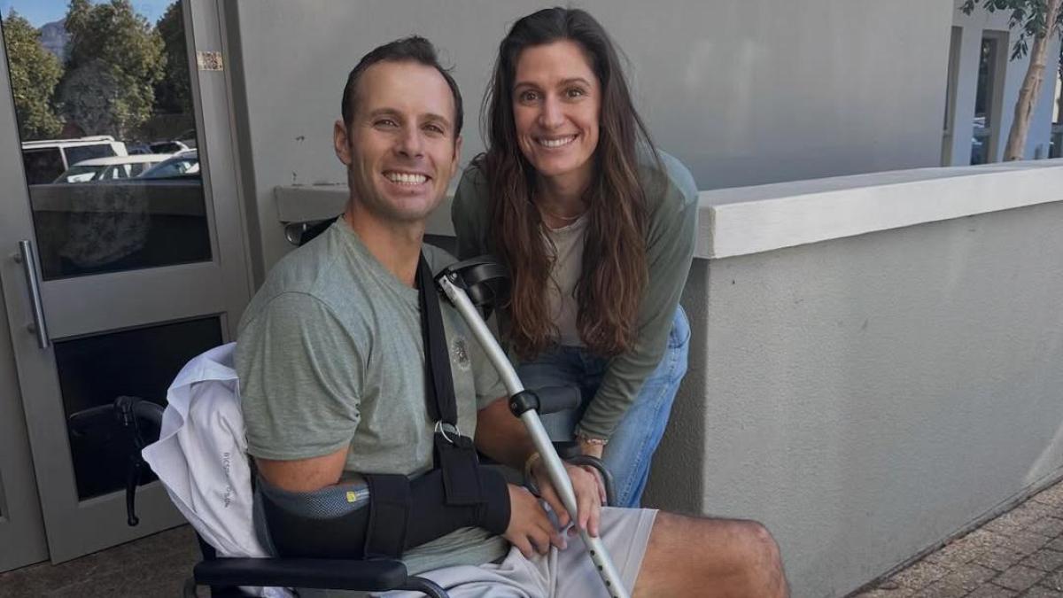 Pavan fuori pericolo. Dopo la caduta nell'ascensore vuoto, esce dall'ospedale: "C'è la mano di Dio"