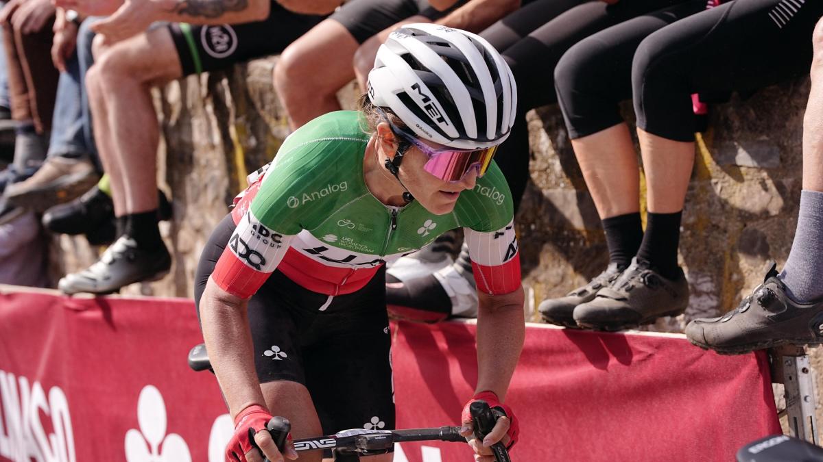 Strade Bianche, Longo Borghini lotta ma chiude quarta. Vince la gregaria Elise Chabbey
