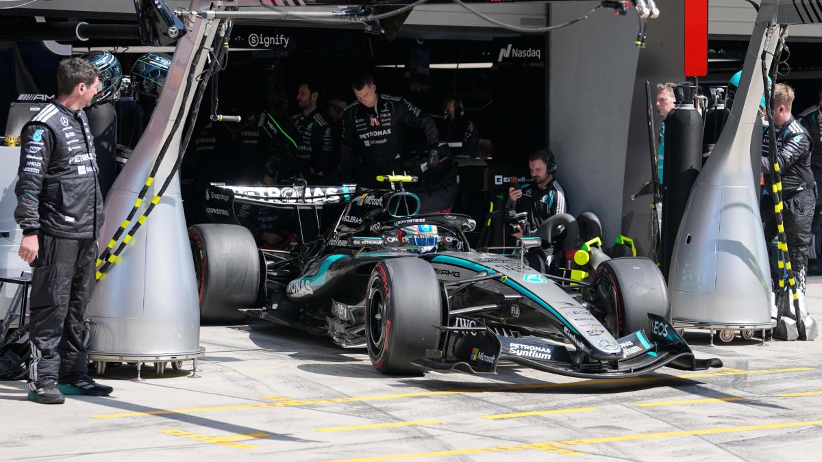 F1 LIVE Cina, si corre il GP. Caccia alle Mercedes con Kimi in pole. Alle 8 il via