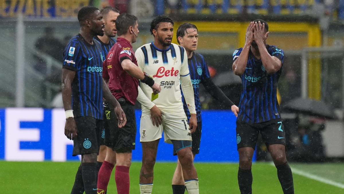 Il contatto Sulemana-Dumfries, Chivu espulso e il rigore reclamato dall'Inter: i 5' folli di San Siro