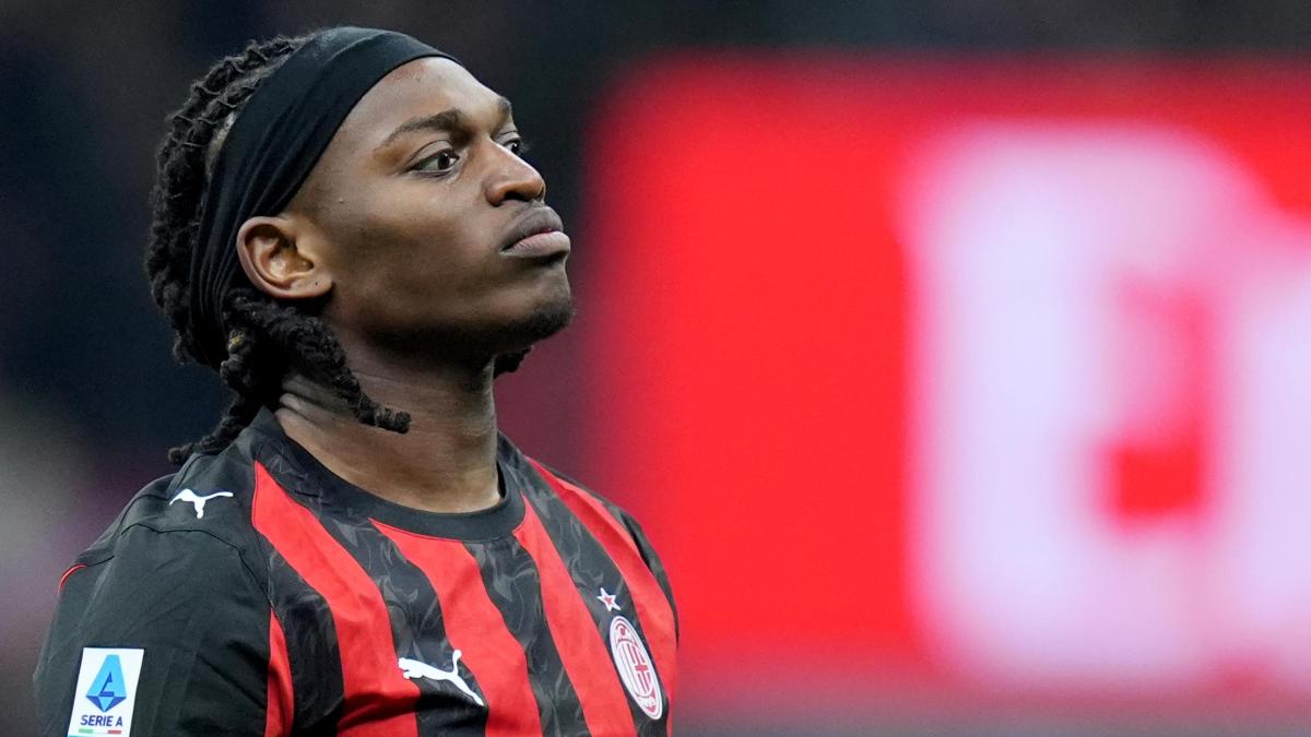 Leao, risentimento all'adduttore: salta il Torino. La scelta di Allegri per sostituirlo