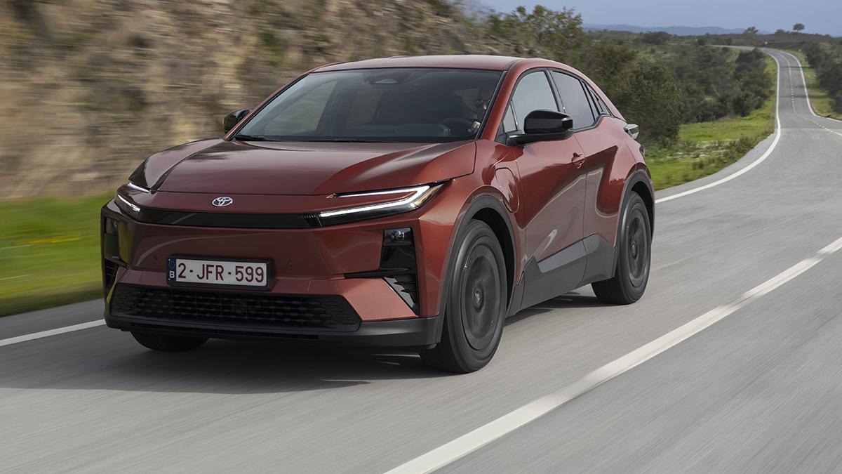 toyota c hr l elettrica che vuole piacere a tutti