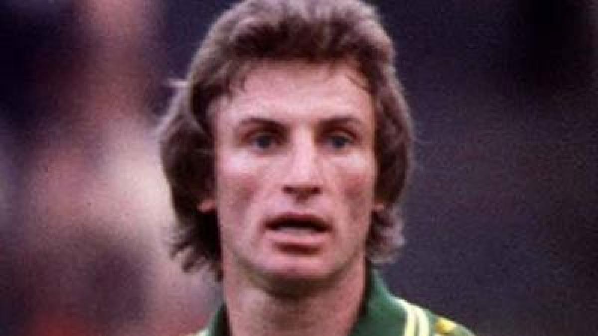 La doppia vita di Tony Powell, giocatore gay in fuga dal calcio inglese. "Premier ancora omofobica"